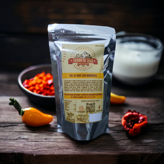 TIERRA DE LAVA - SAL DE MAR ARTESANAL CON HABANERO - 250 GR